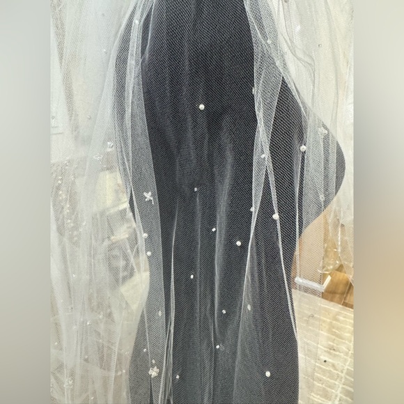 Beaded Wedding Veil 👰🏾‍♀️ - Picture 5 of 7